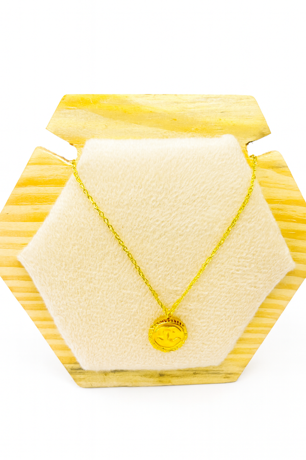 Gold-Plated Smiley Face Pendant Necklace – Minimalist Happiness Charm